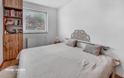 FRANK ZICHER – Predávame rodinný dom v Ivanke pri Dunaji so samostatnou obytnou jednotkou a garážou