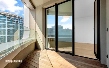 PRENAJATÉ - Prenajímame ešte neobývaný 4i byt na 22 poschodí s pekným výhľadom, SKY PARK RESIDENCE 4