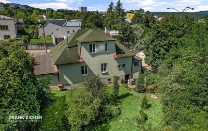 FRANK ZICHER - Predávame rodinný dom s velkým pozemkom 928m2 v Horskom parku, Gorazdova ulica