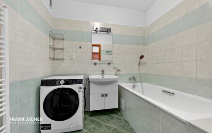 Predávame priestranný 2 izbový byt s garážou (možnosť úpravy na 3.izbový) na Kazanskej ulici