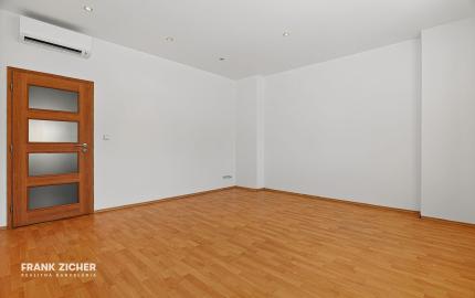 Predávame - Priestranný 3,5 izbový byt s balkónom pri Modrom kostolíku na Bezručovej ulici