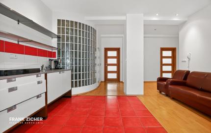 Predávame - Priestranný 3,5 izbový byt s balkónom pri Modrom kostolíku na Bezručovej ulici