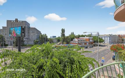 Predávame - Priestranný 3,5 izbový byt s balkónom pri Modrom kostolíku na Bezručovej ulici