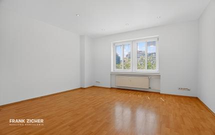 Predávame - Priestranný 3,5 izbový byt s balkónom pri Modrom kostolíku na Bezručovej ulici