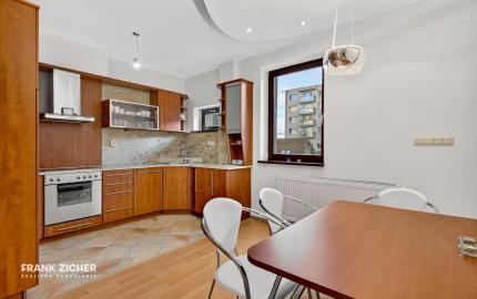 Prenajímame priestranný byt s 2 parkovacími miestami