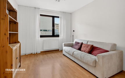 Prenajímame priestranný byt s 2 parkovacími miestami