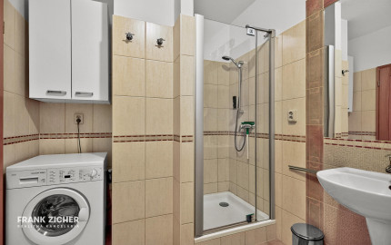 Prenajímame priestranný byt s 2 parkovacími miestami