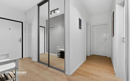 Predávame atraktívny 3 izbový byt s 2 kúpeľňami a veľkou predzáhradkou, Slnečnice – Viladomy