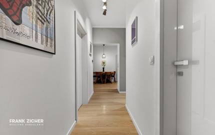 Predávame atraktívny 3 izbový byt s 2 kúpeľňami a veľkou predzáhradkou, Slnečnice – Viladomy