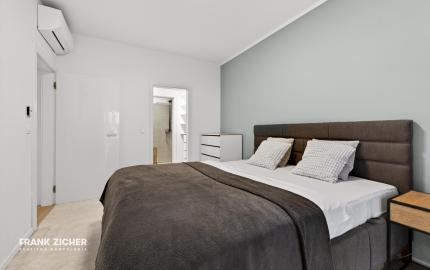 Predávame atraktívny 3 izbový byt s 2 kúpeľňami a veľkou predzáhradkou, Slnečnice – Viladomy