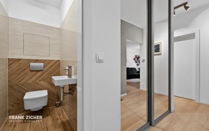 Predávame atraktívny 3 izbový byt s 2 kúpeľňami a veľkou predzáhradkou, Slnečnice – Viladomy