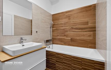 Predávame atraktívny 3 izbový byt s 2 kúpeľňami a veľkou predzáhradkou, Slnečnice – Viladomy