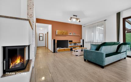 Predávame rodinný dom s garážou a pekným pozemkom v uzavretom kondomíniu v Miloslavove