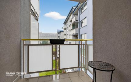 Predávame priestranný 2.izbový byt (možnosť úpravy na 3.i) s balkónom, lodžiou a parkovaním v Dúbravke