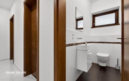 Predávame moderný  bungalov s bazénom v Rusovciach