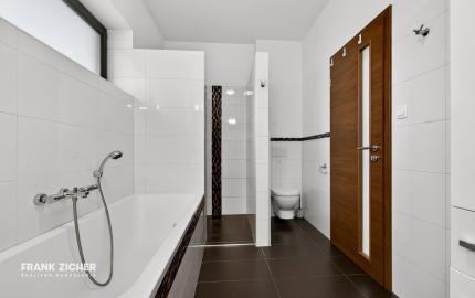 Predávame moderný  bungalov s bazénom v Rusovciach