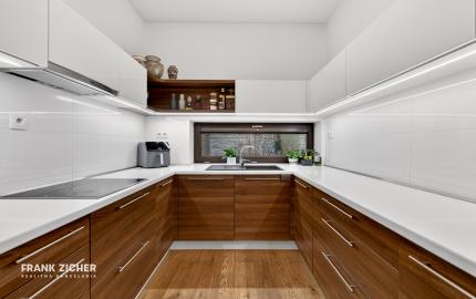 Predávame moderný  bungalov s bazénom v Rusovciach