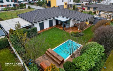 Predávame moderný  bungalov s bazénom v Rusovciach