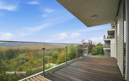 Prenajímame veľkometrážny byt s veľkou záhradou v obľúbenom projekte Condominium Renaissance