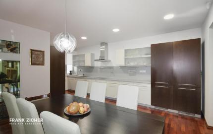 Prenajímame veľkometrážny byt s veľkou záhradou v obľúbenom projekte Condominium Renaissance