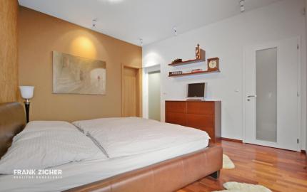 Prenajímame veľkometrážny byt s veľkou záhradou v obľúbenom projekte Condominium Renaissance