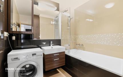 Prenajímame kvalitne zariadený, veľkometrážny byt s parkovaním na Kadnárovej ulici