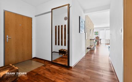 Prenajímame kvalitne zariadený, veľkometrážny byt s parkovaním na Kadnárovej ulici