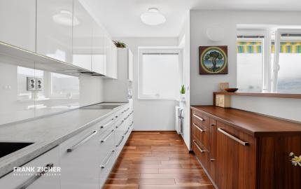 Prenajímame kvalitne zariadený, veľkometrážny byt s parkovaním na Kadnárovej ulici