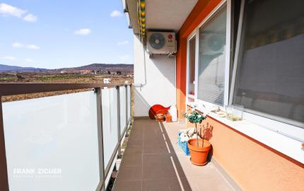 Prenajímame kvalitne zariadený, veľkometrážny byt s parkovaním na Kadnárovej ulici