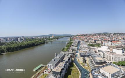 Prenajímame moderný 2i byt – EUROVEA TOWERS, výhľad na Dunaj