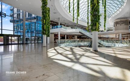 Prenajímame moderný 2i byt s výhľadom na Dunaj - EUROVEA TOWERS