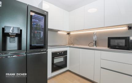 Prenajímame moderný 2i byt s výhľadom na Dunaj - EUROVEA TOWERS