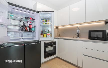 Prenajímame moderný 2i byt s výhľadom na Dunaj - EUROVEA TOWERS