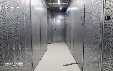 Prenajímame moderný 2i byt s výhľadom na Dunaj - EUROVEA TOWERS