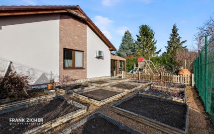 Predávame rodinný dom s garážou a pekným pozemkom v uzavretom kondomíniu, Miloslavov - Alžbetin dvor