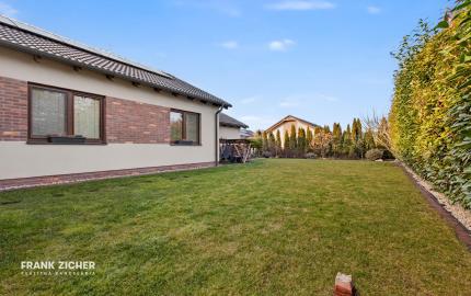 Predávame rodinný dom s garážou a pekným pozemkom v uzavretom kondomíniu, Miloslavov - Alžbetin dvor