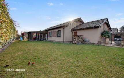 Predávame rodinný dom s garážou a pekným pozemkom v uzavretom kondomíniu, Miloslavov - Alžbetin dvor