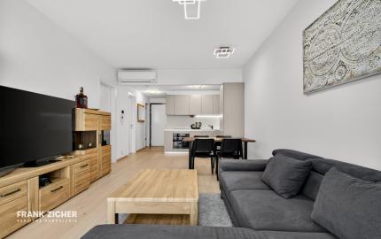 Prenajímame  2i byt s výhľadom na Dunaj a parkovacím státím, EUROVEA TOWER