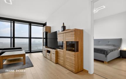 Prenajímame  2i byt s výhľadom na Dunaj a parkovacím státím, EUROVEA TOWER