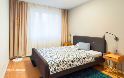 Prenajímame priestranný byt na Seberíniho ulici s parkovacím miestom v garáži