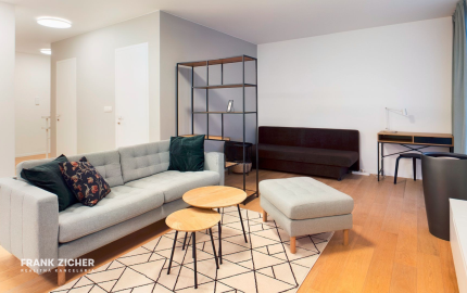 Prenajímame priestranný byt na Seberíniho ulici s parkovacím miestom v garáži