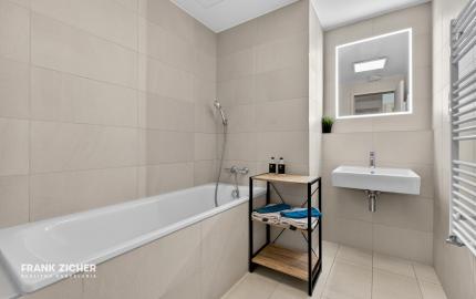 Predávame 2. izbový byt v projekte SKY PARK na 11. podlaží so západnou orientáciou a výhľadmi na hrad