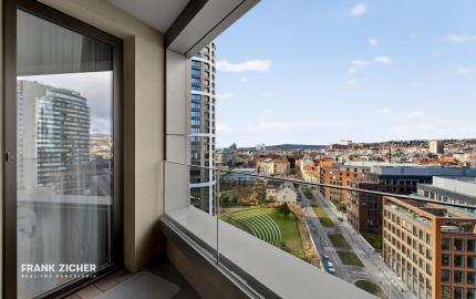 Predávame 2. izbový byt v projekte SKY PARK na 11. podlaží so západnou orientáciou a výhľadmi na hrad