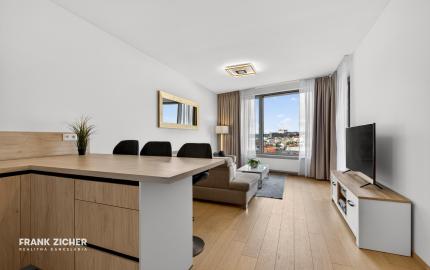 Predávame 2. izbový byt v projekte SKY PARK na 11. podlaží so západnou orientáciou a výhľadmi na hrad