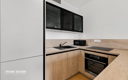 Predávame 2. izbový byt v projekte SKY PARK na 11. podlaží so západnou orientáciou a výhľadmi na hrad