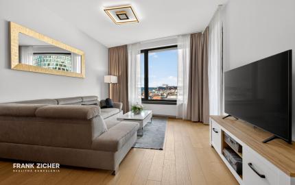 Predávame 2. izbový byt v projekte SKY PARK na 11. podlaží so západnou orientáciou a výhľadmi na hrad