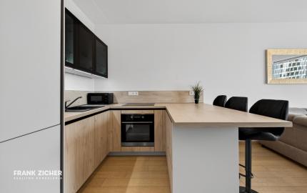 Predávame 2. izbový byt v projekte SKY PARK na 11. podlaží so západnou orientáciou a výhľadmi na hrad