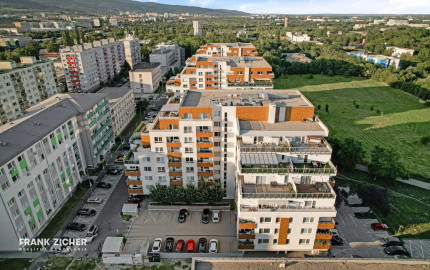 REZERVOVANÉ - Predávame 3. izbový byt s parkovacím státím v projekte NOBELOVA