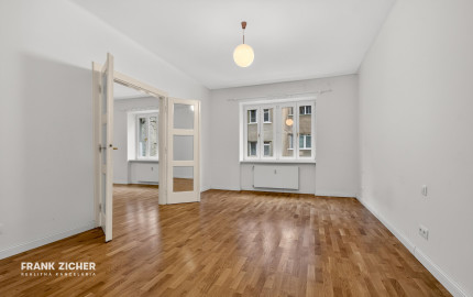 Predávame rekonštruovaný 3-izbový byt s lodžiou v obľúbenej lokalite Starého mesta, Belopotockého ul.