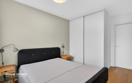 Prenajímame priestranný byt na Seberíniho ulici s parkovacím miestom v garáži